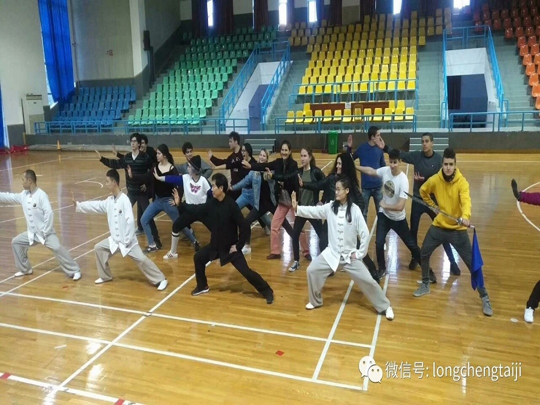 【常州市太极拳运动协会—武进高中对外太极拳文化交流活动】